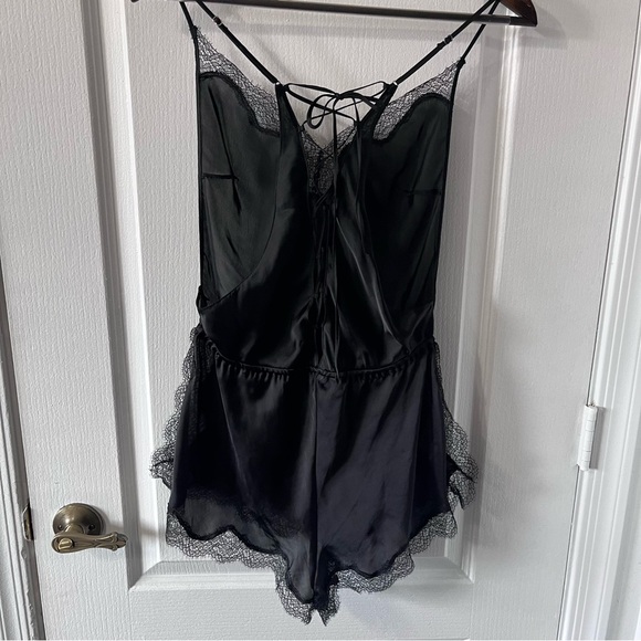 Victoria’s Secret Black Lace Trim Silky Sleepwear Romper Size Medium - Picture 5 of 13